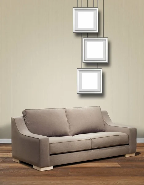 Interior moderno con sofá y tres marcos de aluminio colgantes . — Foto de Stock