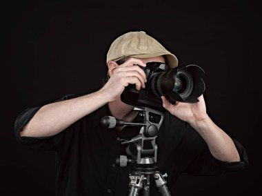 Bir fotoğrafçı ile onun fotoğraf makinesi Studio portresi