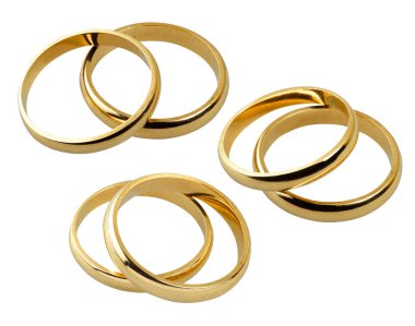 Bir çift eski alyansın üç pozisyonu beyaza izole edilmiş.