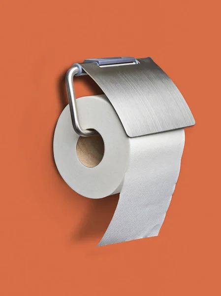 Turuncu Arka Planda Beyaz Tuvalet Kağıdı Tutucusu — Stok fotoğraf