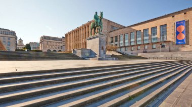 Brüksel, Belçika - 5 Nisan 2020: Gözaltı döneminde Brüksel 'deki Mont des arts.