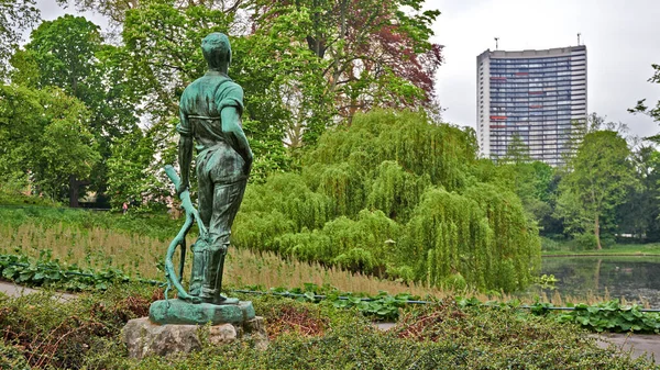 Brussels Belgium April 2020 Bronze Statue Rockery Base Representing Pruner — Stock Photo, Image