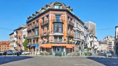 Brüksel, Belçika - 26 Nisan 2020: Ernest Allard Caddesi ve Brüksel 'deki Watteeu Caddesi' nde gözaltı süresi boyunca kimse yoktu.