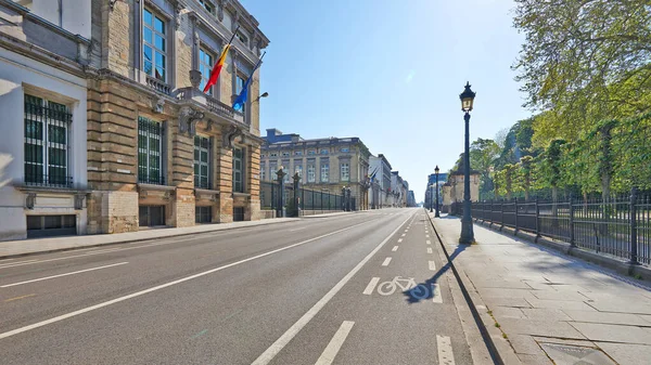 比利时布鲁塞尔 2020年4月26日 布鲁塞尔的法律街和皇家公园 在监禁期间没有任何人 — 图库照片