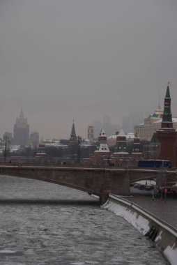 Moskova Nehri buz drift köprü görünümü