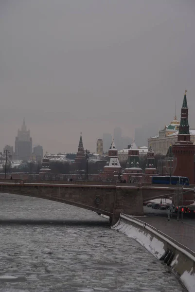 Blick Auf Die Eisdrift Des Moskauer Flusses Auf Der Brücke — Stockfoto