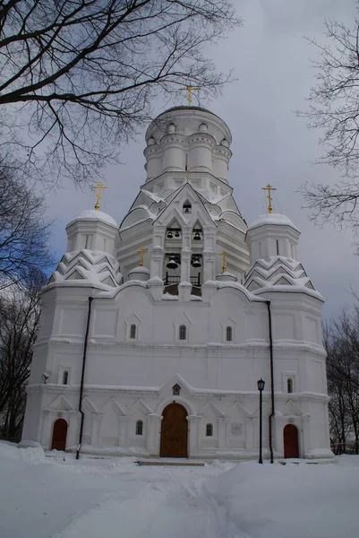 Храм Усікновення Глави Іоанна Хрестителя Дяков Москва — стокове фото