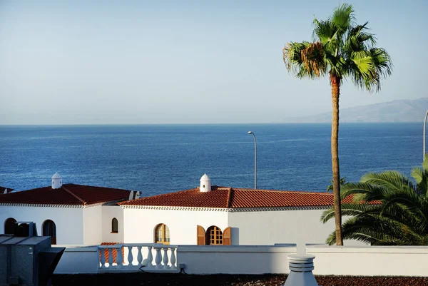 Houses near coastline — Stock Photo, Image