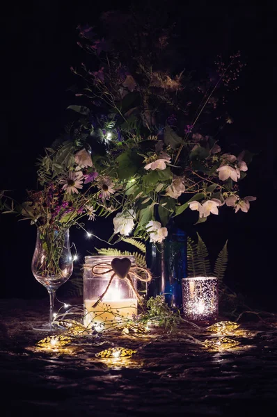 Romantisches Stillleben bei Kerzenschein — Stockfoto