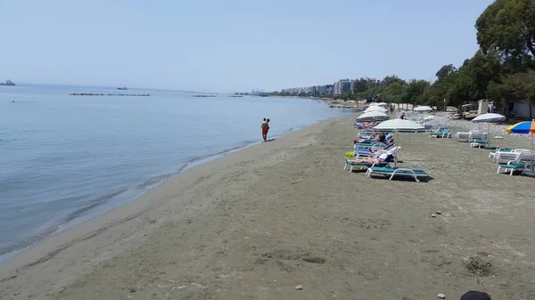 Na plaży w Limassol Cypr — Zdjęcie stockowe