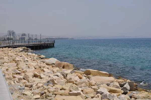 Na plaży w Limassol Cypr — Zdjęcie stockowe