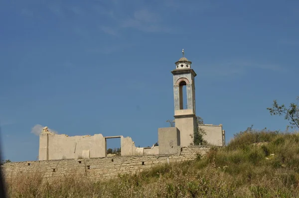 Iglesia de San Nicolás en el embalse de Kouris — Foto de Stock