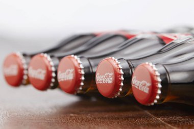Coca cola içecek şişelerde