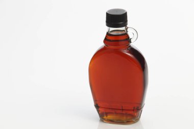 Akçaağaç şurubu şişe