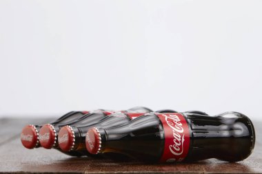 Coca cola içecek şişelerde