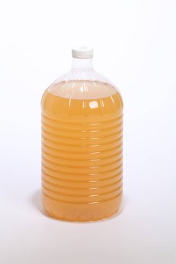 kirlenmiş su şişe 