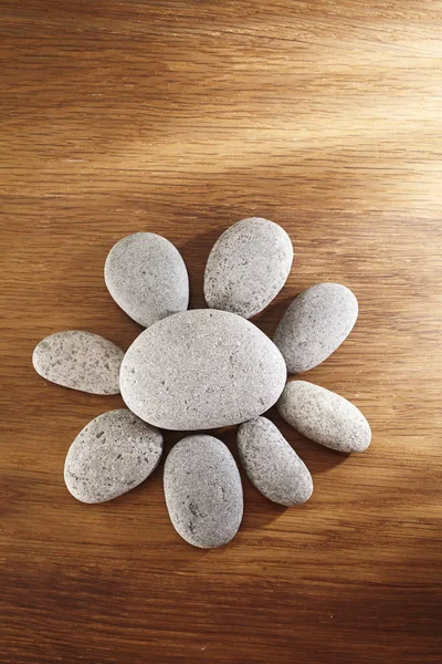 Piedras de spa sobre mesa — Foto de Stock