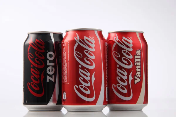 Coca cola drink in cans — Stock Photo, Image