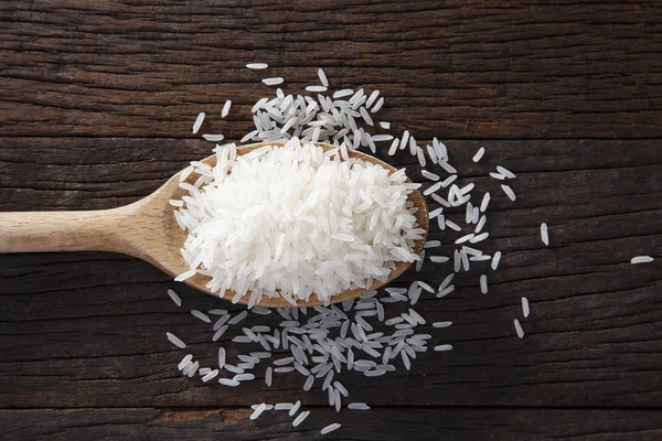 Syrové rýže v lžíce — Stock fotografie