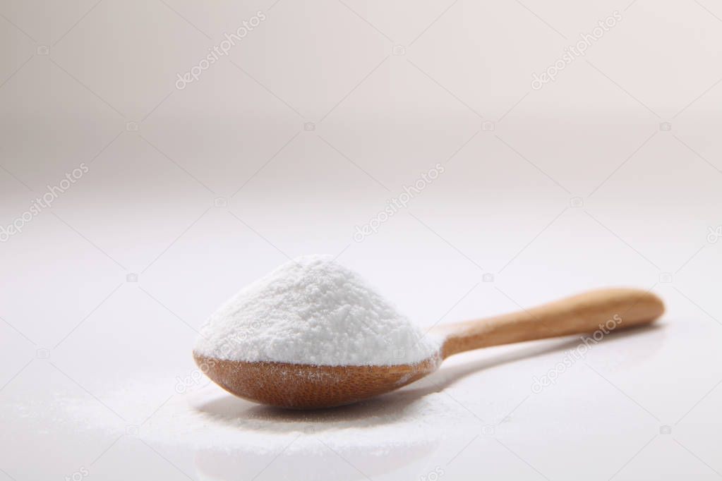 wooden spoon with baking soda 
