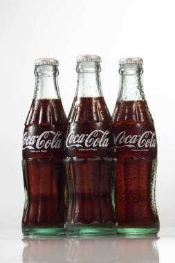 Klasik Coca-Cola şişesi