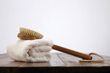 vücut fırça havlu ile