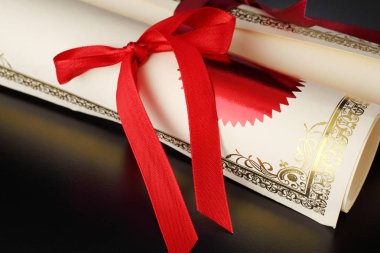 sertifikaları kurdele ile haddelenmiş 