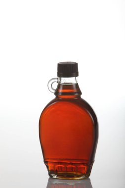 Akçaağaç şurubu şişe