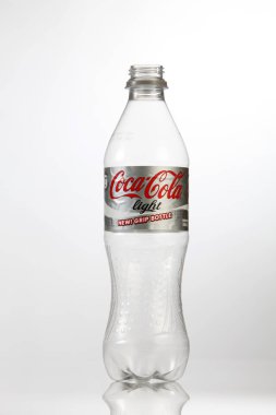 Boş coca cola plastik şişe    