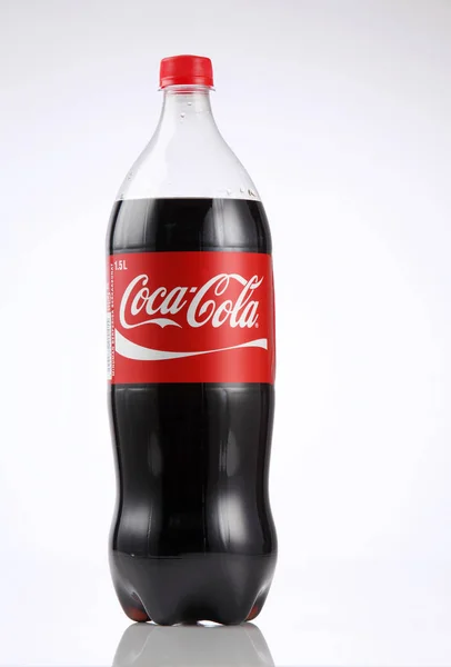 可口可乐饮料瓶中 — 图库照片