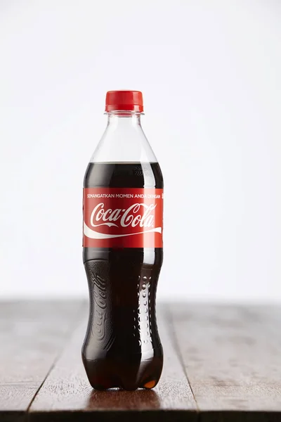 बोतल में कोका कोला पेय — स्टॉक फ़ोटो, इमेज
