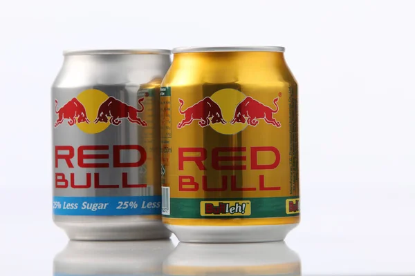 Red bull ezüst és arany dobozok — Stock Fotó