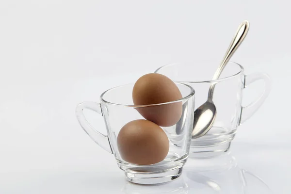 Half gekookte eieren — Stockfoto