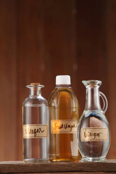 Apple cider and white vinegars — Stock Photo, Image