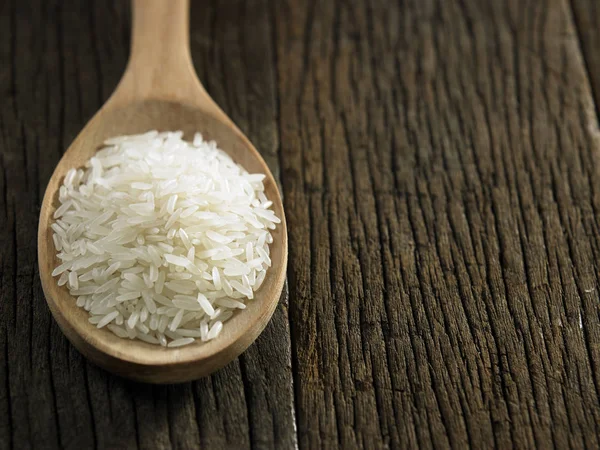 Raw rice in spoon — Stock Photo, Image