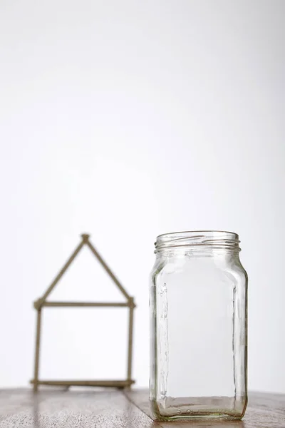 Modelo de casa e frasco — Fotografia de Stock