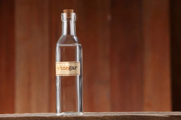 Weißer Essig in der Flasche — Stockfoto