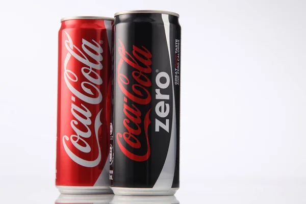 Coca cola drink in cans — Stock Photo, Image