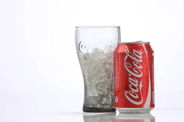 Напою Coca cola і скла — стокове фото