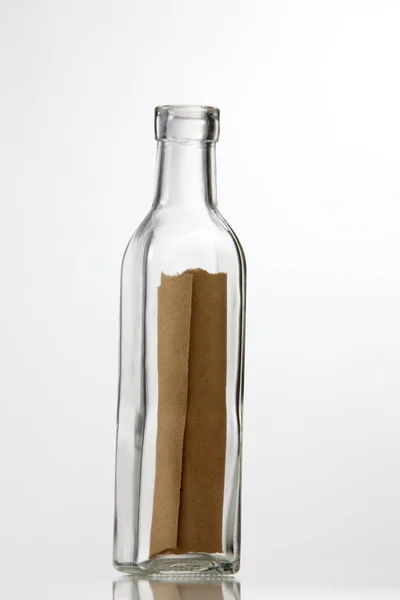 Коричневая бумага в бутылке — стоковое фото