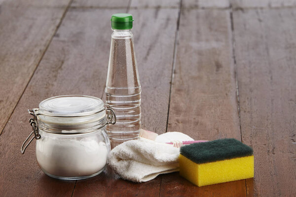 baking soda with vinegar