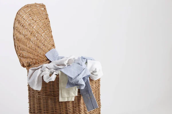라 탄 세탁 바구니 — 스톡 사진