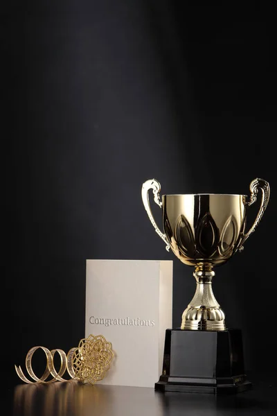Sports trophy på bord — Stockfoto