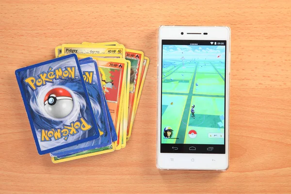 De jogo de cartas pokemon para Pokemon Go — Fotografia de Stock