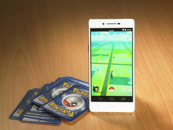 Jeu de cartes à Pokemon Go — Photo