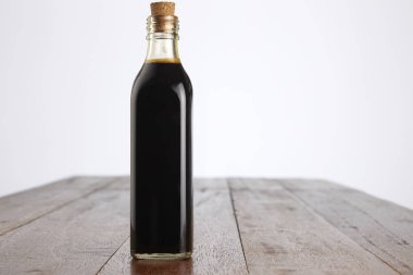 siyah sirke şişe