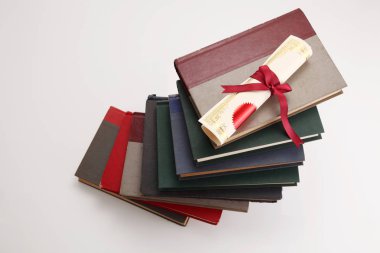 Eğitim ve kitap yığını