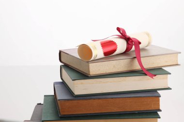 Eğitim ve kitap yığını
