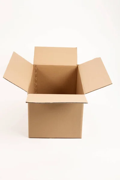Доставка картонну коробку — стокове фото