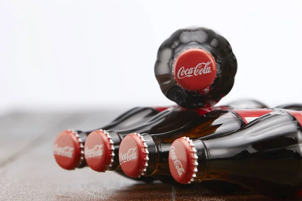 Coca coladrycker i flaskor — Stockfoto